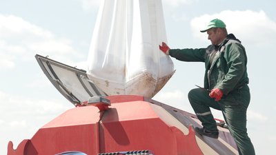 На Вінниччині планують засіяти майже 400 тисяч гектарів кукурудзою На Вінниччині планують засіяти майже 400 тисяч гектарів кукурудзою