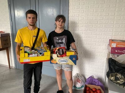 Дискотеки нині не на часі: волонтерка з Черкащини разом зі школярами допомагають військовим
