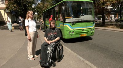 Чи доступний громадський транспорт у Черкасах для людей, які користуються кріслом колісним Чи доступний громадський транспорт у Черкасах для людей, які користуються кріслом колісним