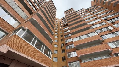 Багатоповерхівка, на якій встановлена сонячна електростанція Багатоповерхівка, на якій встановлена сонячна електростанція