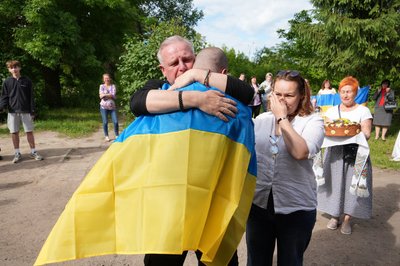 До Бердичева після майже 4 років російського полону повернувся військовий Євген Климчук До Бердичева після майже 4 років російського полону повернувся військовий Євген Климчук