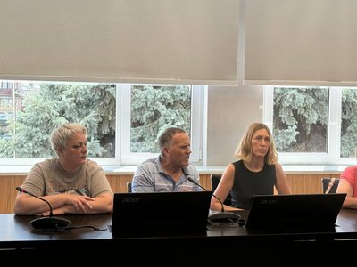 "Ми не плануємо закатати все в асфальт": жителі Лісової Просіки зустрілися в мерії із забудовником "Ми не плануємо закатати все в асфальт": жителі Лісової Просіки зустрілися в мерії із забудовником