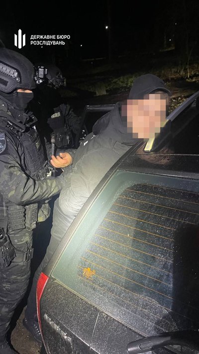 Переправляв чоловіків призовного віку за кордон: в Одесі затримали правоохоронця — ДБР Переправляв чоловіків призовного віку за кордон: в Одесі затримали правоохоронця — ДБР