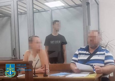 Підпалили військову автівку та релейну шафу: трьом одеситам повідомили про підозру Підпалили військову автівку та релейну шафу: трьом одеситам повідомили про підозру