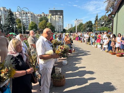 Букет для загиблого сина: що освячують черкащани на Маковія Букет для загиблого сина: що освячують черкащани на Маковія