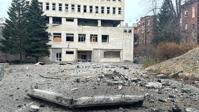 Наслідки ракетного удару РФ по центру Харкова 25 листопада 2024 року Наслідки ракетного удару РФ по центру Харкова 25 листопада 2024 року