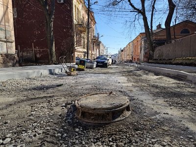 Вулиця Фучика у Чернівцях, де ведуть капремонт Вулиця Фучика у Чернівцях, де ведуть капремонт