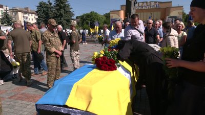 З бійцями Юрієм Поліщуком та Костянтином Опальчуком попрощалися у Рівному