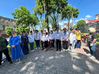 Черкащина долучилася до всеукраїнської акції "Вишита стрічка памʼяті" Черкащина долучилася до всеукраїнської акції "Вишита стрічка памʼяті"