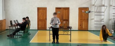 "Надіюсь, що моє виховання допоможе їм зберегти своє життя": на Хмельниччині ветеран навчає школярів керувати дронами "Надіюсь, що моє виховання допоможе їм зберегти своє життя": на Хмельниччині ветеран навчає школярів керувати дронами