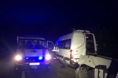 Мікроавтобус потрапив у аварію Мікроавтобус потрапив у аварію