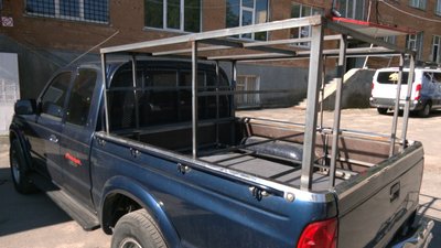 Хмельницькі волонтери готують п’ять спеціальних автомобілів для передачі ЗСУ