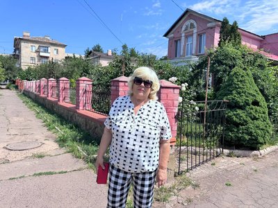 "Боюся, що вони й у дім зайдуть". У Кривому Розі на подвірʼї домогосподарства оселилася лисиця з дитинчатами "Боюся, що вони й у дім зайдуть". У Кривому Розі на подвірʼї домогосподарства оселилася лисиця з дитинчатами