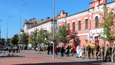 У Ніжині поховали бійця Миколу Киричка з позивним "Іспанець" У Ніжині поховали бійця Миколу Киричка з позивним "Іспанець"