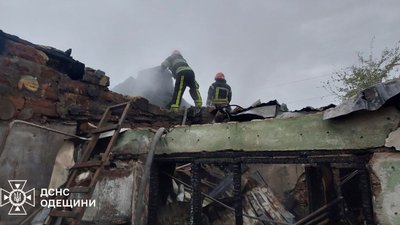 РФ атакувала Одещину: пожежі в житлових будинках, на АЗС і в порту, є постраждалі
