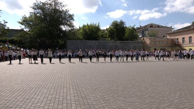 На Кіровоградщині в половині шкіл 31 травня пролунав останній дзвінок На Кіровоградщині в половині шкіл 31 травня пролунав останній дзвінок