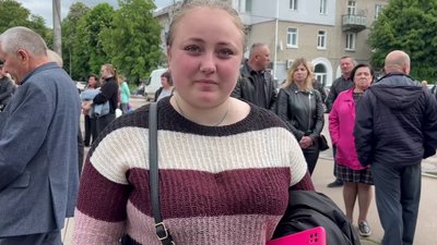 На Житомирщині попрощалися з трьома дітьми, які загинули внаслідок удару армії РФ На Житомирщині попрощалися з трьома дітьми, які загинули внаслідок удару армії РФ