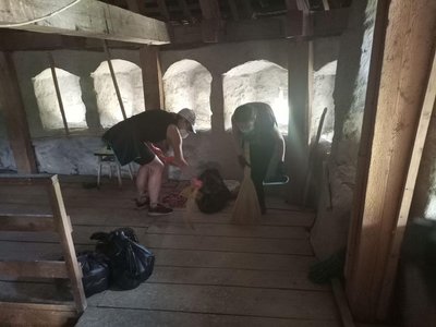 На Хмельниччині відбулась толока-прибирання біля церкви-фортеці На Хмельниччині відбулась толока-прибирання біля церкви-фортеці