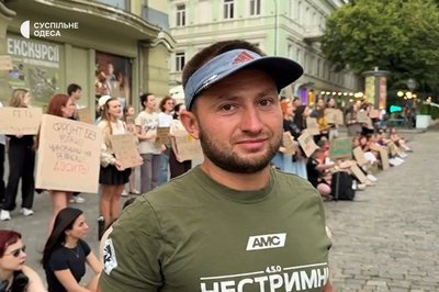 "Ми маємо змінювати систему": в Одесі п'ятий день поспіль проходить акція на підтримку Федорова "Ми маємо змінювати систему": в Одесі п'ятий день поспіль проходить акція на підтримку Федорова