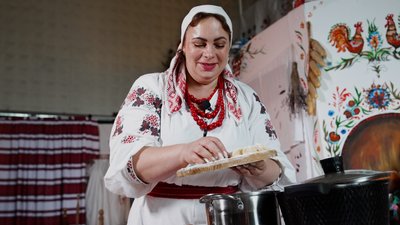 "Кулінарний спадок": як готують за бабусиним рецептом на Рівненщині тушковану капусту з картопляними кнедлями "Кулінарний спадок": як готують за бабусиним рецептом на Рівненщині тушковану капусту з картопляними кнедлями