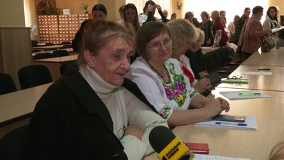 "Пишу для себе, щоб перевірити": переселенки долучилися до Радіодиктанту у Рівному "Пишу для себе, щоб перевірити": переселенки долучилися до Радіодиктанту у Рівному