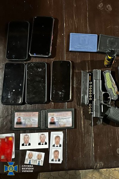 Друкували "консульські посвідчення" за гроші: на Київщині викрили схему переправлення ухилянтів за кордон Друкували "консульські посвідчення" за гроші: на Київщині викрили схему переправлення ухилянтів за кордон