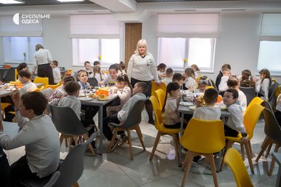 Оновлені харчоблоки Одещини: як реформа відобразилась на умовах роботи шкільних кухарів Оновлені харчоблоки Одещини: як реформа відобразилась на умовах роботи шкільних кухарів