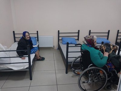"Я ще там, вдома". Хто і навіщо приїздить з прикордоння до евакуаційного пункту в Сумах "Я ще там, вдома". Хто і навіщо приїздить з прикордоння до евакуаційного пункту в Сумах