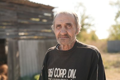"Я хочу сам жити". Як живе чоловік, який оселився на Сумщині подалі від людей "Я хочу сам жити". Як живе чоловік, який оселився на Сумщині подалі від людей