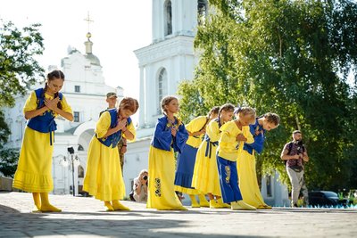 У Полтаві на Соборному майдані нагородили цивільних та військових У Полтаві на Соборному майдані нагородили цивільних та військових