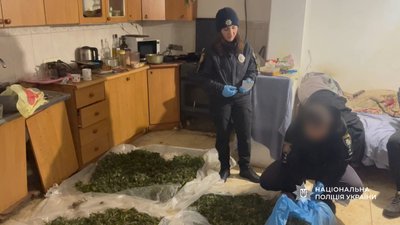 Виростив на городі: на Одещині у чоловіка знайшли майже 20 кг канабісу