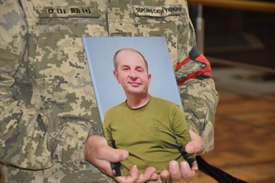 У Луцьку попрощалися з 43-річним військовослужбовцем Олександром Бондаренком У Луцьку попрощалися з 43-річним військовослужбовцем Олександром Бондаренком