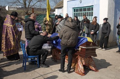 "Вона хотіла в армію ще до війни": на Одещини попрощалися з 22-річною загиблою операторкою дронів "Вона хотіла в армію ще до війни": на Одещини попрощалися з 22-річною загиблою операторкою дронів
