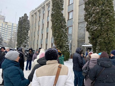 Місцеві жителі хочуть дізнатись, чому у квартирах відсутнє тепло Місцеві жителі хочуть дізнатись, чому у квартирах відсутнє тепло