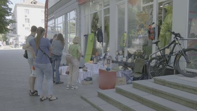 У Житомирі організували благодійний "Гаражний розпродаж" для допомоги ЗСУ У Житомирі організували благодійний "Гаражний розпродаж" для допомоги ЗСУ