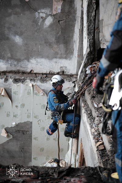 У Києві збільшилася кількість загиблих внаслідок атаки РФ У Києві збільшилася кількість загиблих внаслідок атаки РФ