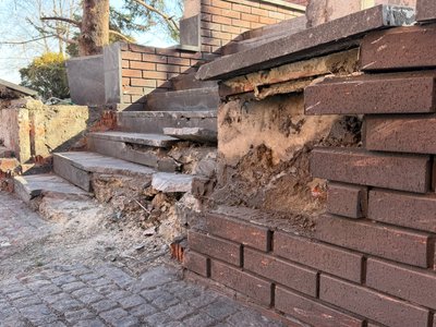 У Дніпрі внаслідок атаки дронами пошкоджено багатоповерхівки: фоторепортаж У Дніпрі внаслідок атаки дронами пошкоджено багатоповерхівки: фоторепортаж