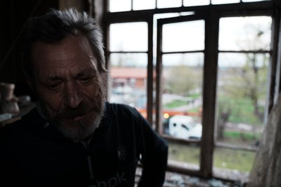 Мешканець пошкодженого будинку Мешканець пошкодженого будинку