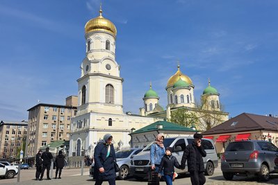 Акція протесту, освячення пасок, писанкове дерево. Великдень у Дніпрі — фоторепортаж Акція протесту, освячення пасок, писанкове дерево. Великдень у Дніпрі — фоторепортаж