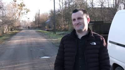 Як працівники Корецького Центру адмінпослуг оформлюють документи маломобільним людям вдома Як працівники Корецького Центру адмінпослуг оформлюють документи маломобільним людям вдома