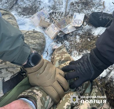 20 тисяч гривень за відстрочку від мобілізації: на Одещині затримали працівника ТЦК та СП 20 тисяч гривень за відстрочку від мобілізації: на Одещині затримали працівника ТЦК та СП