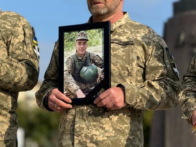 З військовими Дмитром Шкуцем, Владиславом Алексєєвим та Сергієм Рєзніковим попрощалися у Рівному З військовими Дмитром Шкуцем, Владиславом Алексєєвим та Сергієм Рєзніковим попрощалися у Рівному
