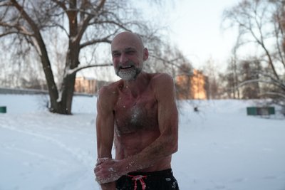 "З молитвою треба заходити до води": як сум’янин 40 років займається моржуванням "З молитвою треба заходити до води": як сум’янин 40 років займається моржуванням