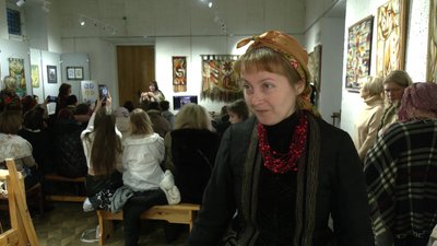"Хустка абсолютно міняє жінку": у Рівному навчали зав'язувати традиційний жіночий убір