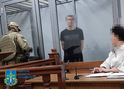 Підпалили військову автівку та релейну шафу: трьом одеситам повідомили про підозру Підпалили військову автівку та релейну шафу: трьом одеситам повідомили про підозру