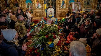"Був чуйним та добрим лікарем, якого любили пацієнти": у Чернігові попрощалися з Андрієм Мохоньком "Був чуйним та добрим лікарем, якого любили пацієнти": у Чернігові попрощалися з Андрієм Мохоньком