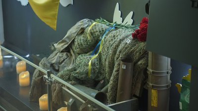 У вінницькому коледжі встановили мультимедійну дошку на честь загиблих оборонців У вінницькому коледжі встановили мультимедійну дошку на честь загиблих оборонців