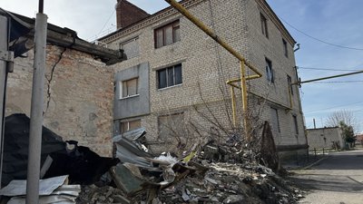 Пошкоджений будинок у Очакові