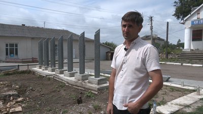 Понад 70 років пролежали під шаром бетону. На Франківщині облаштують меморіал із сотні мацев Понад 70 років пролежали під шаром бетону. На Франківщині облаштують меморіал із сотні мацев