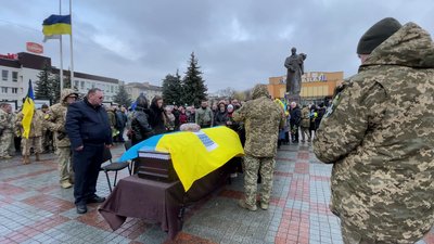 З військовим Олексієм Андросюком попрощалися у Рівному З військовим Олексієм Андросюком попрощалися у Рівному